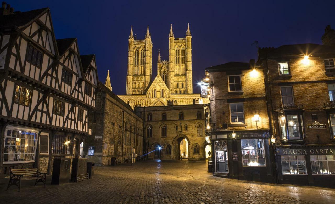 West Wing D'Isney Place. Lincoln Exteriér fotografie